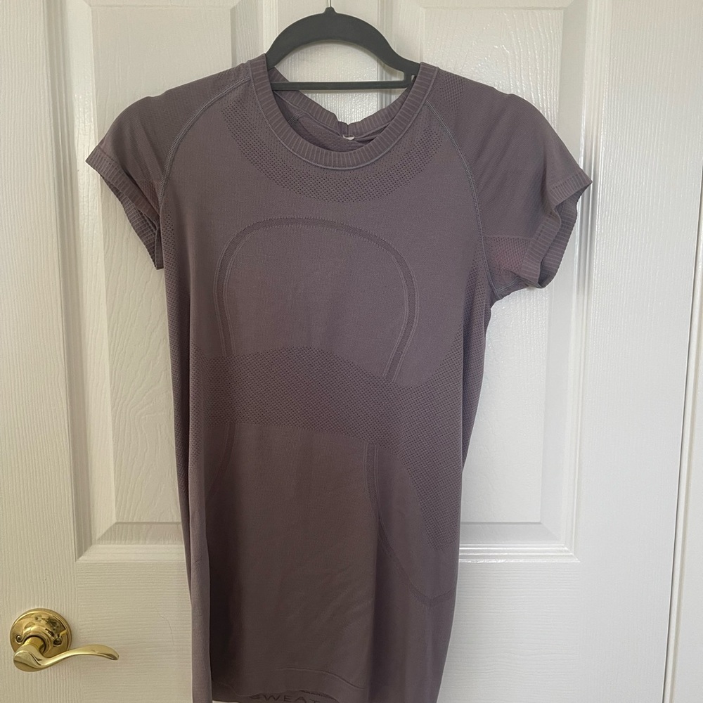 Lululemon define top
